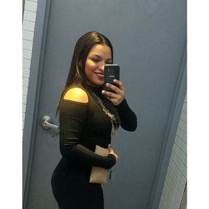 Meet your Posher, Yara marcela