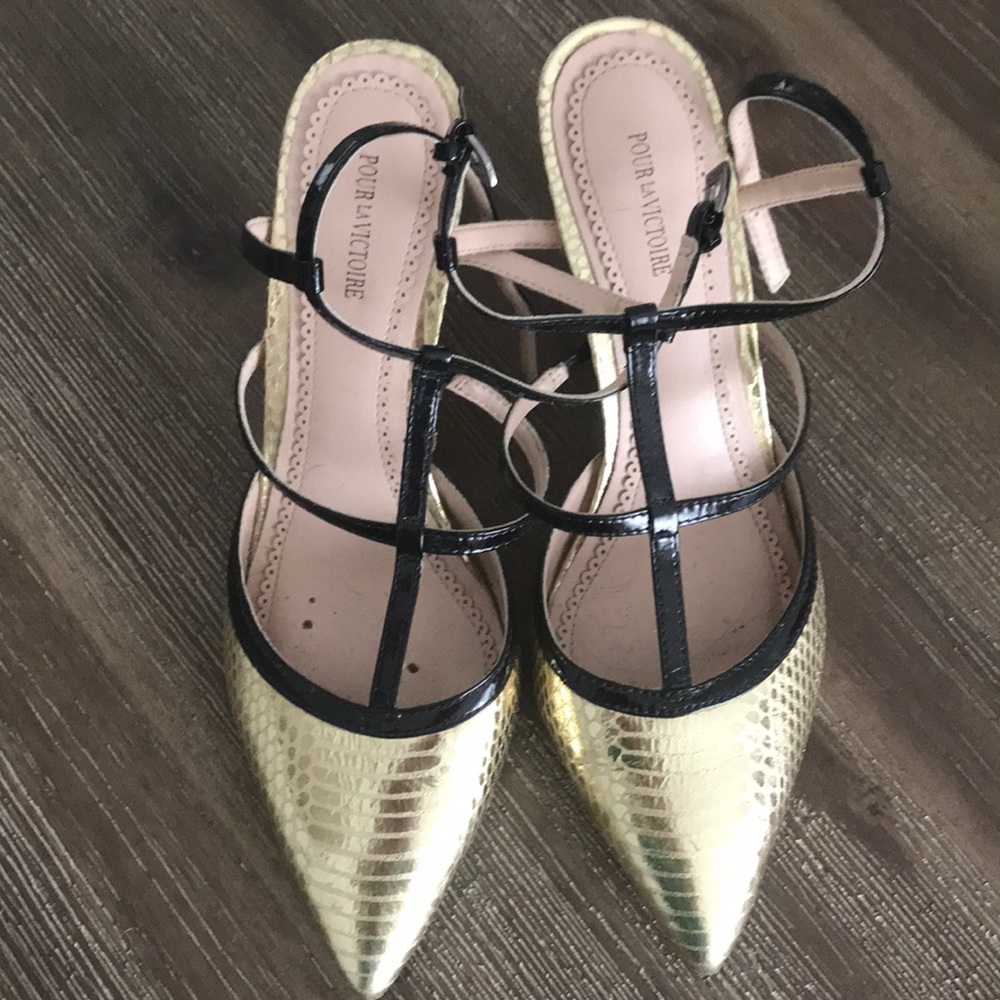 Pour la Victorie Gold Kitten Heels