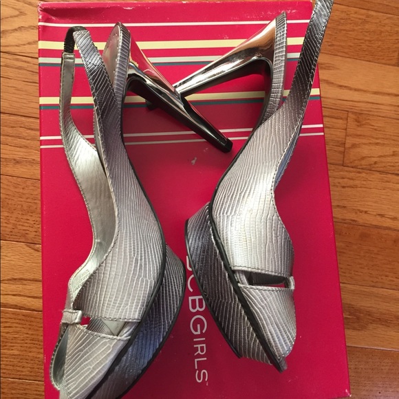 BCBGirls silver lizard platform heels in 7.5 - Picture 7 of 8