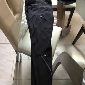 Lululemon black tights size 6