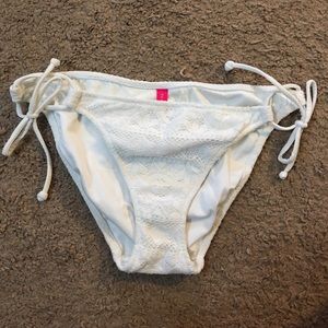 White VS Bikini Bottoms