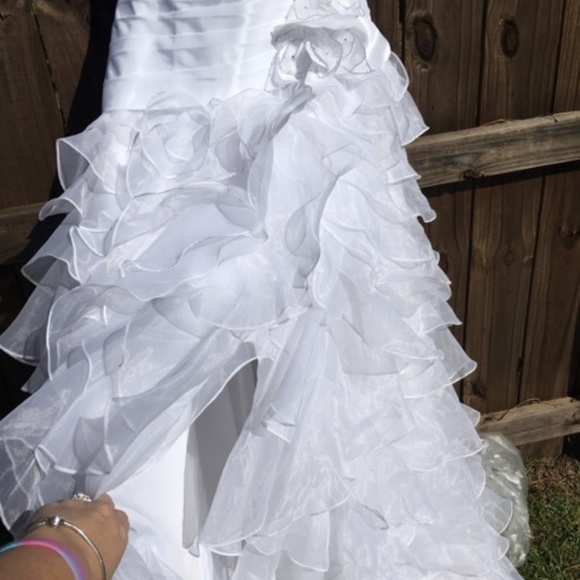 New with tags David's Bridal wedding gown - Picture 5 of 8