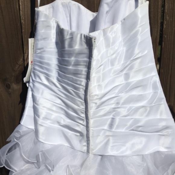 New with tags David's Bridal wedding gown - Picture 7 of 8