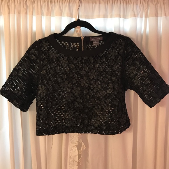 Floral crop top in black - Picture 1 of 1