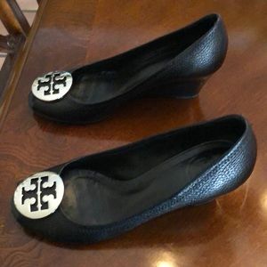 Tory Burch Sally 2  size 7 1/2 in black/silver