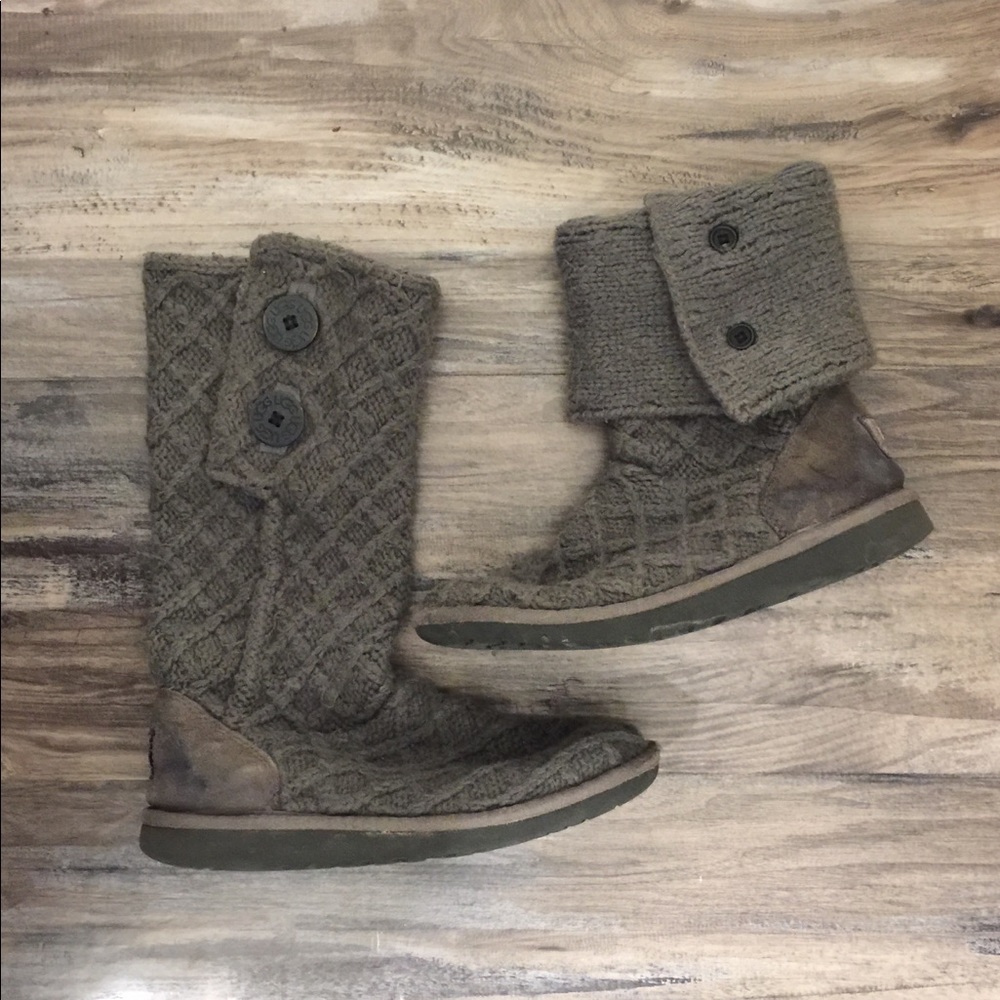 Grey sweater uggs