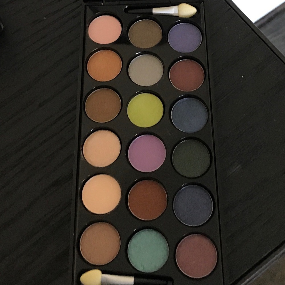 Le Metier de Beaute Galore Eyeshadow Palette
