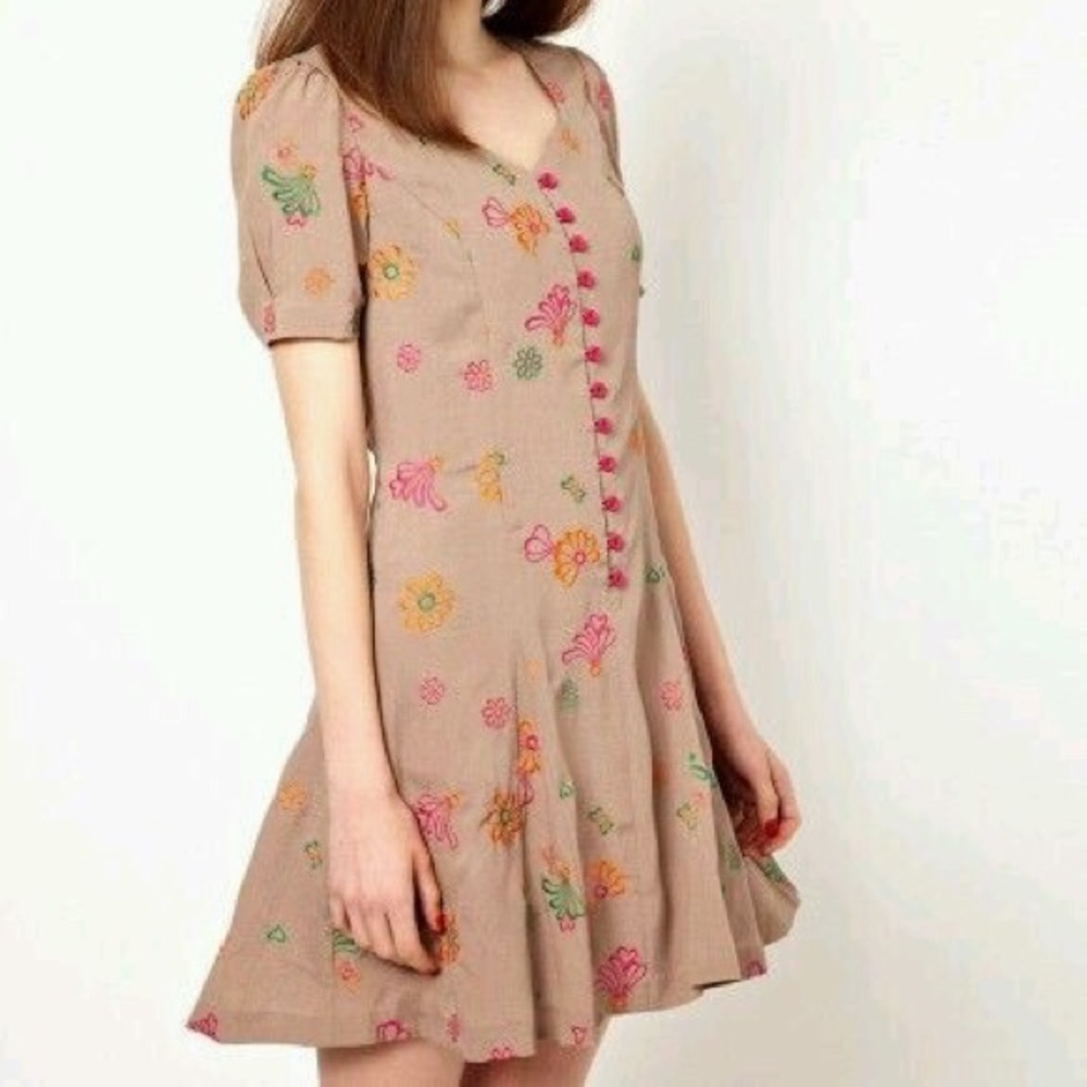 Nishe Dress with Retro 70s inspired Floral Pattern