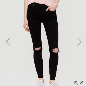 Lou & Grey 9” Rise Destructed Jeans in Black