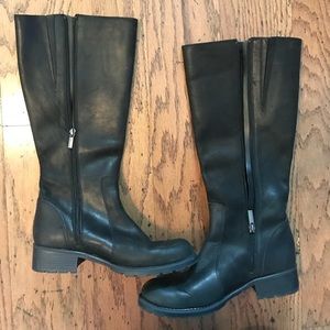 Clark’s black leather high boot