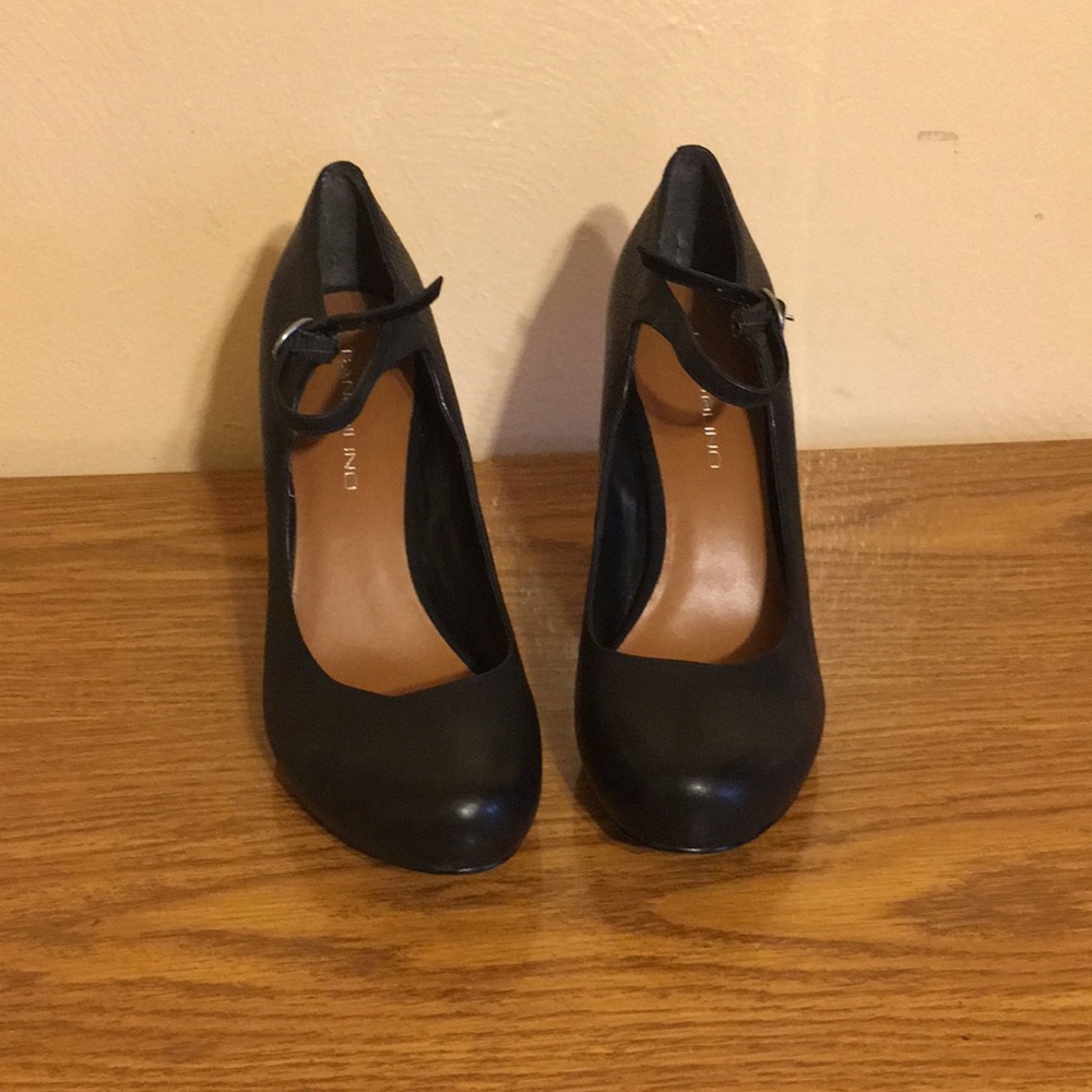Gorgeous Bandalino black Mary Jane heels sz 8 1/2