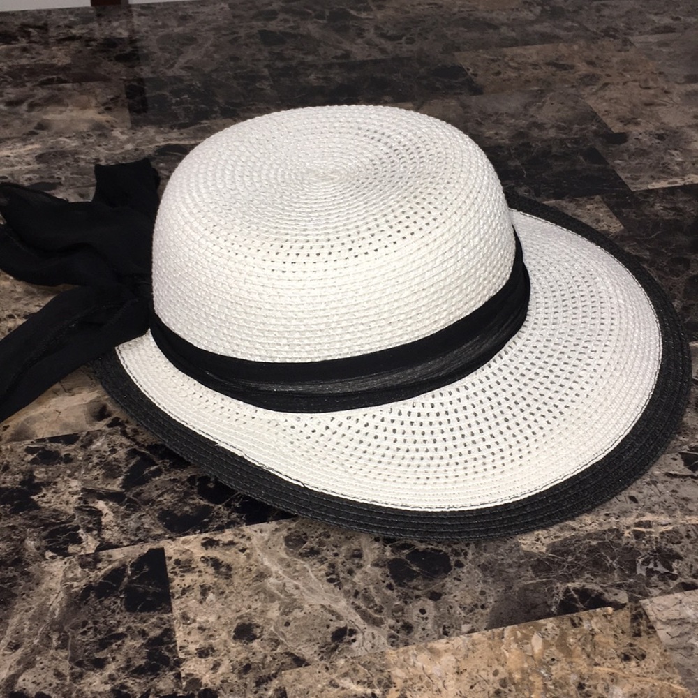 Beach Hat ☀️
