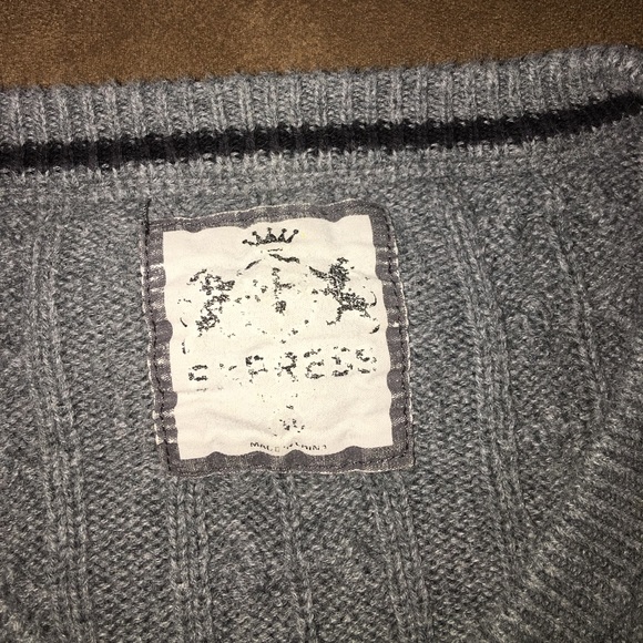 Express sweater - Picture 3 of 3
