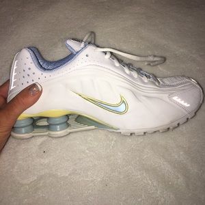 Women's Nike Shox R4