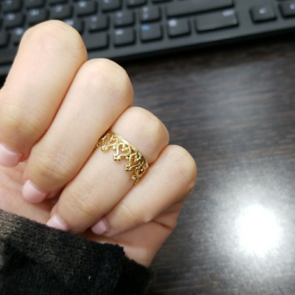 GOLD CROWN MIDI RING