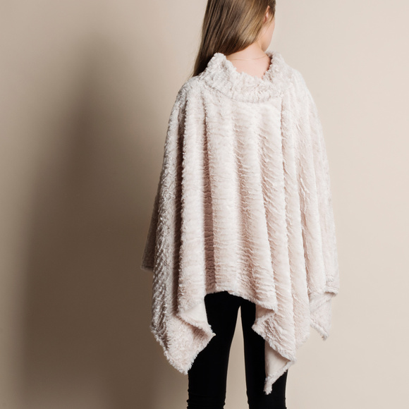Super Soft Faux Fur Poncho - Picture 3 of 3