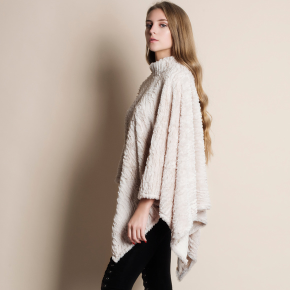 Super Soft Faux Fur Poncho - Picture 2 of 3