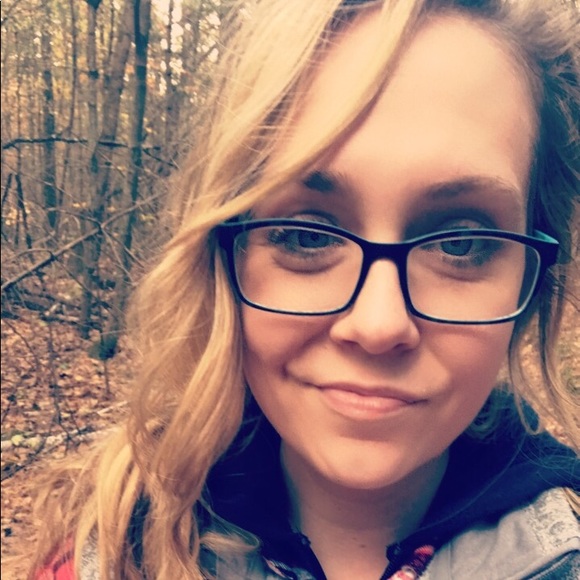 Meet your Posher, Meredith - Picture 2 of 3