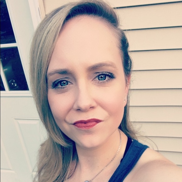 Meet your Posher, Meredith - Picture 3 of 3