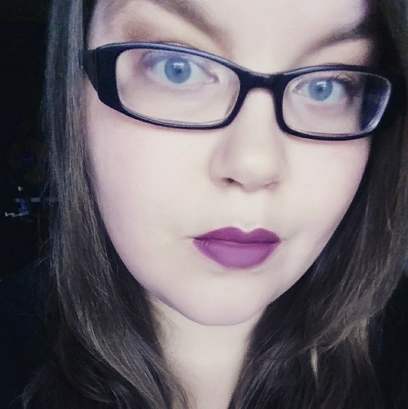 Meet your Posher! - Picture 2 of 5