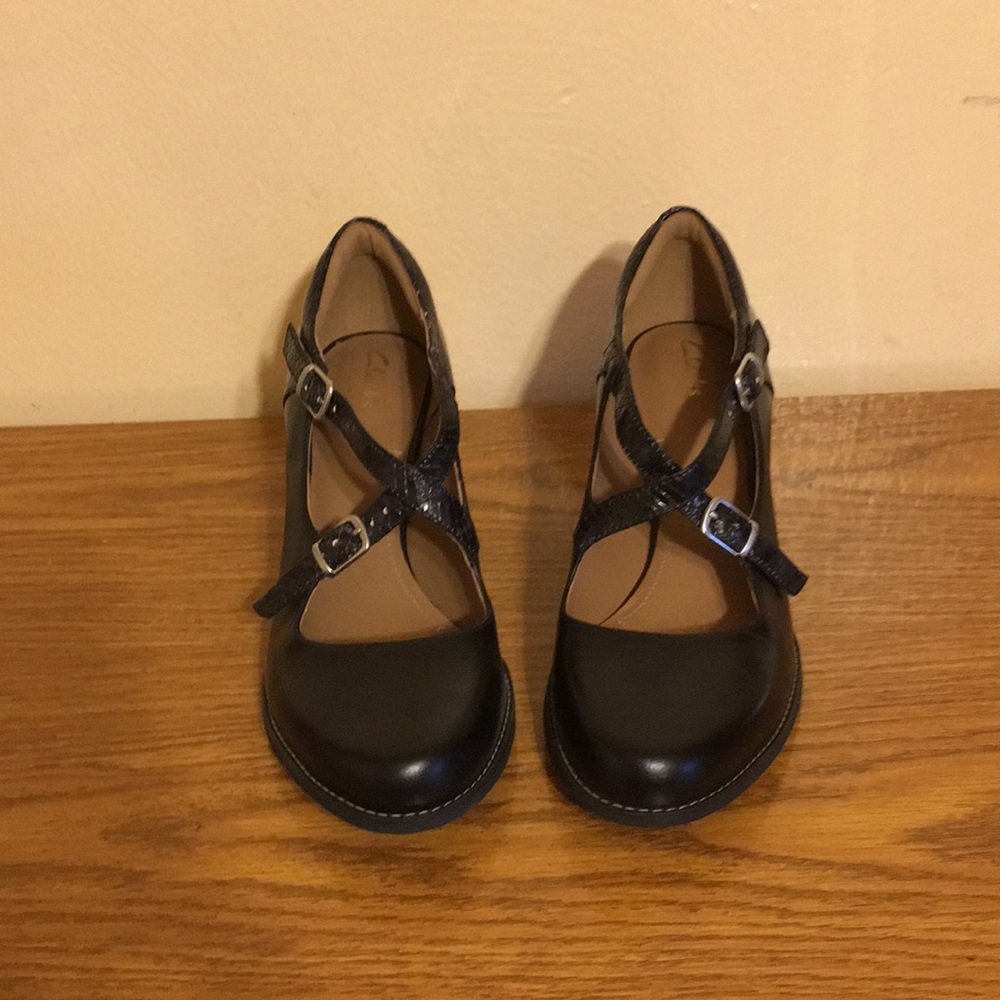 Clarks artisan Mary Jane block heels size 8 1/2