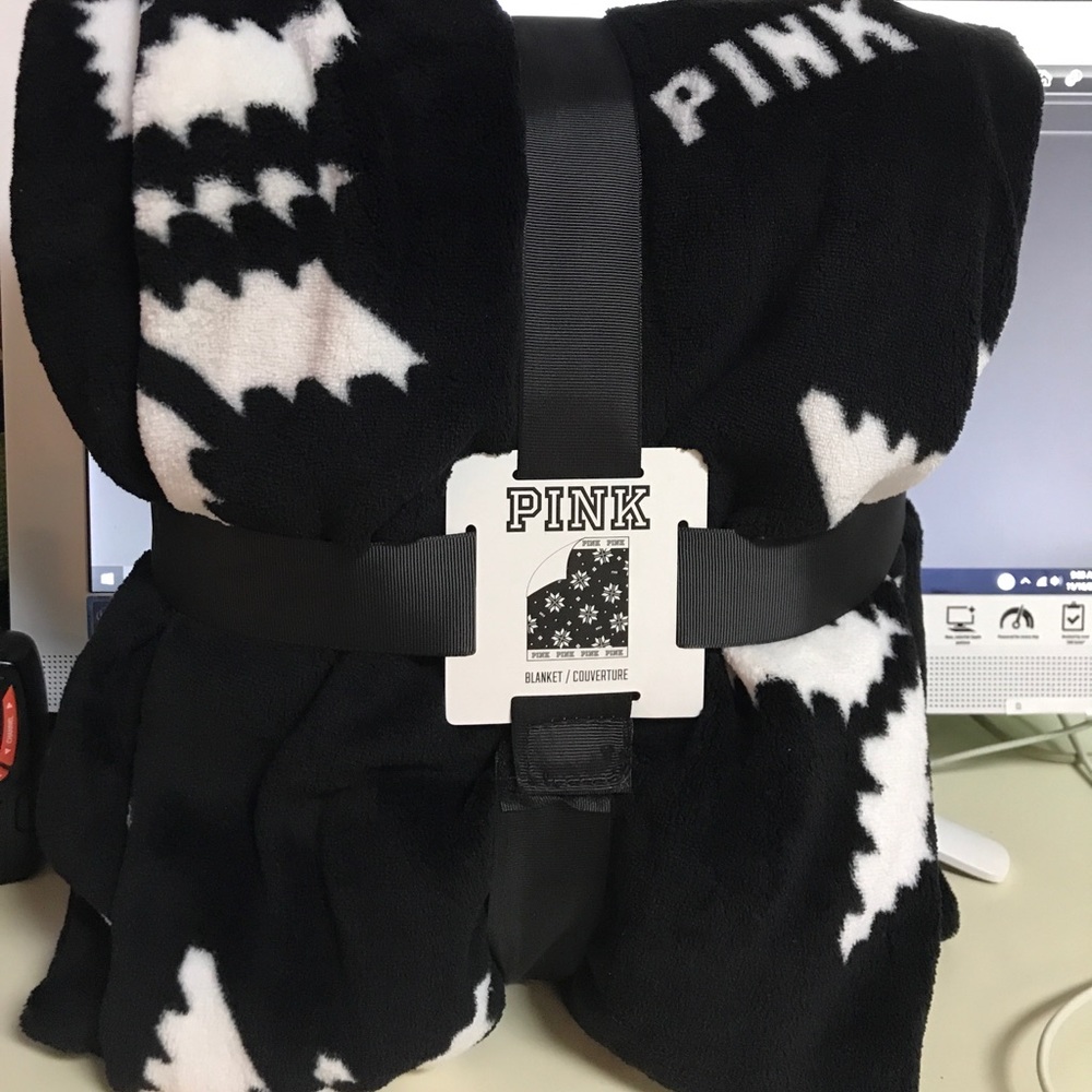 PINK VICTORIAS SECRET BLANKET NWT