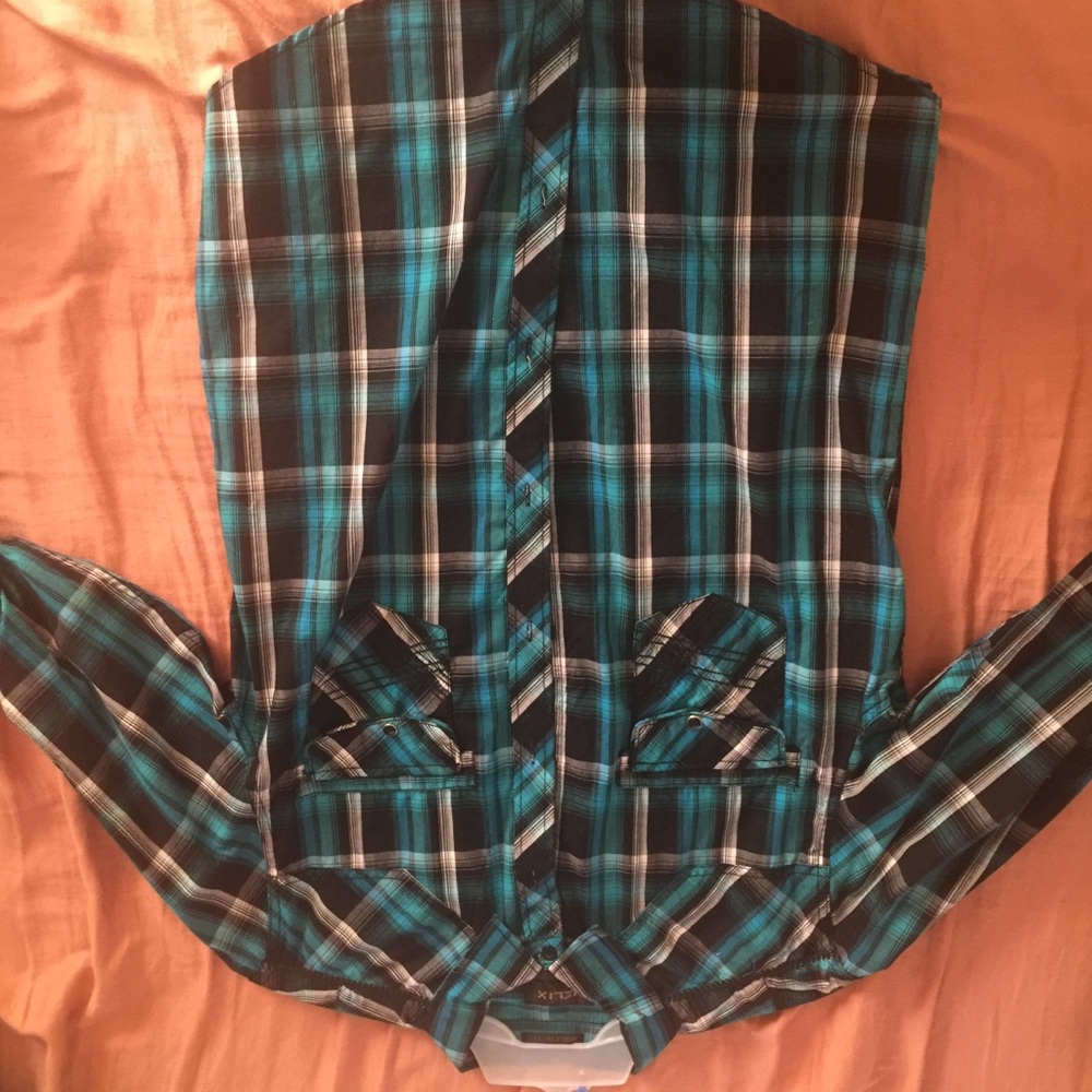 Helix snap down plaid long sleeved shirt L