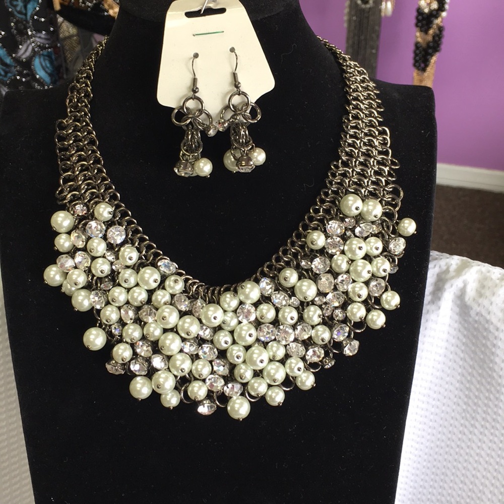 Chunky Pearl and Crystal Necklace Set