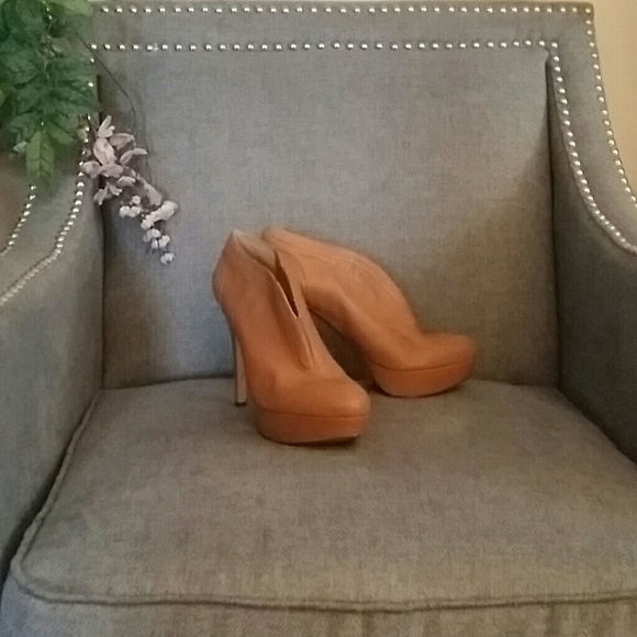Gently used Nine West Platform  Leather Booties 10 - Picture 1 of 6