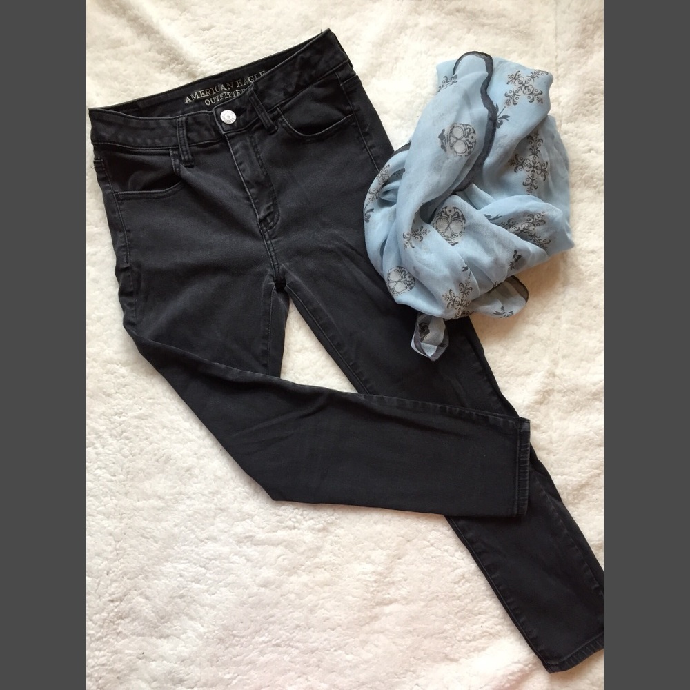 Black AE Jeggings 💫