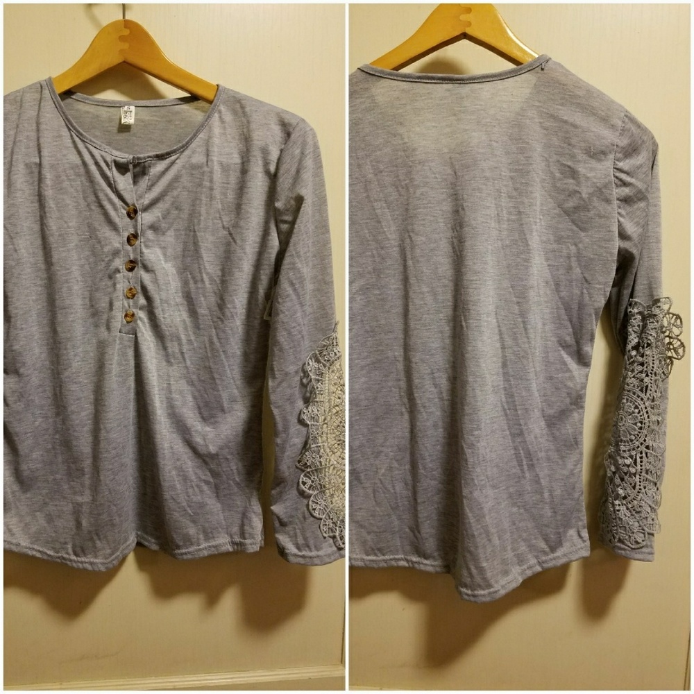 Long Sleeved, Laced, Buttoned Blouse!
