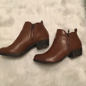 Brown booties like new
