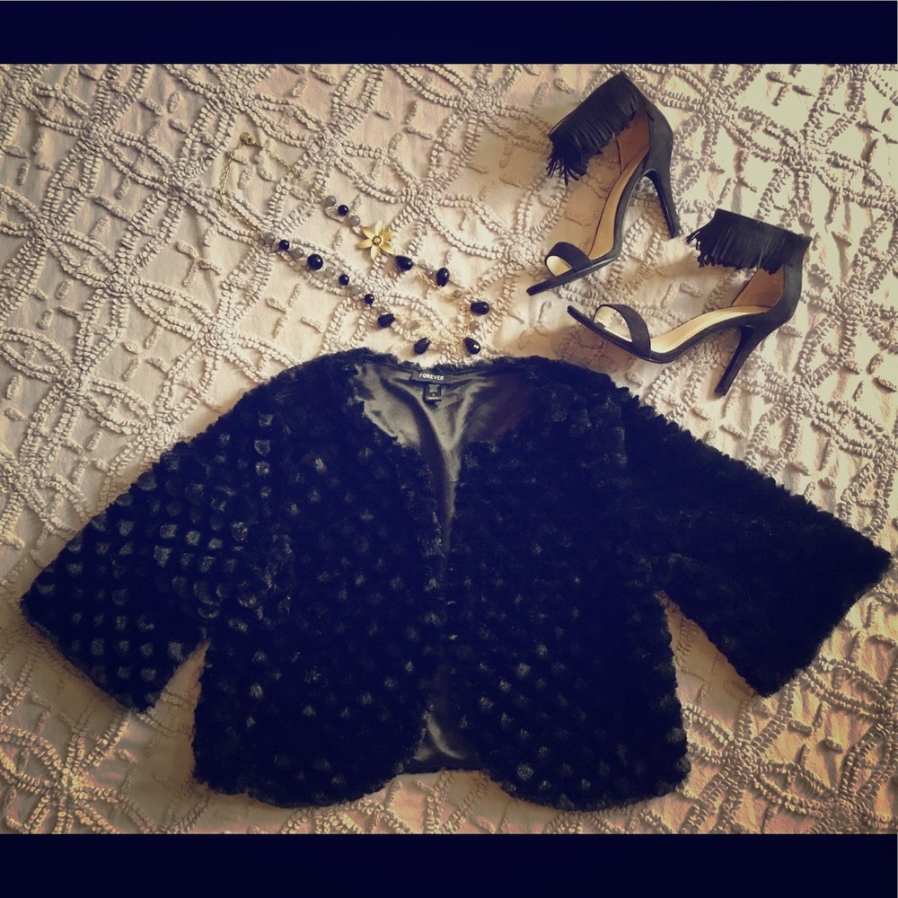 Faux fur exquisite black shrug