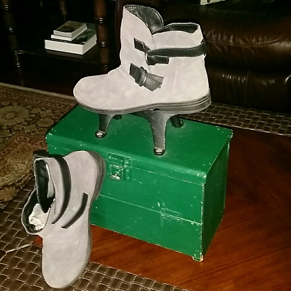 Gray Leather/Suede Ankle Boot SZ 9 M