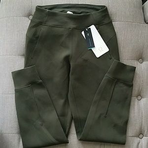 NWT Lululemon Embrace the Space pants - size 4