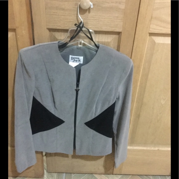 Two piece suit - Picture 1 of 2