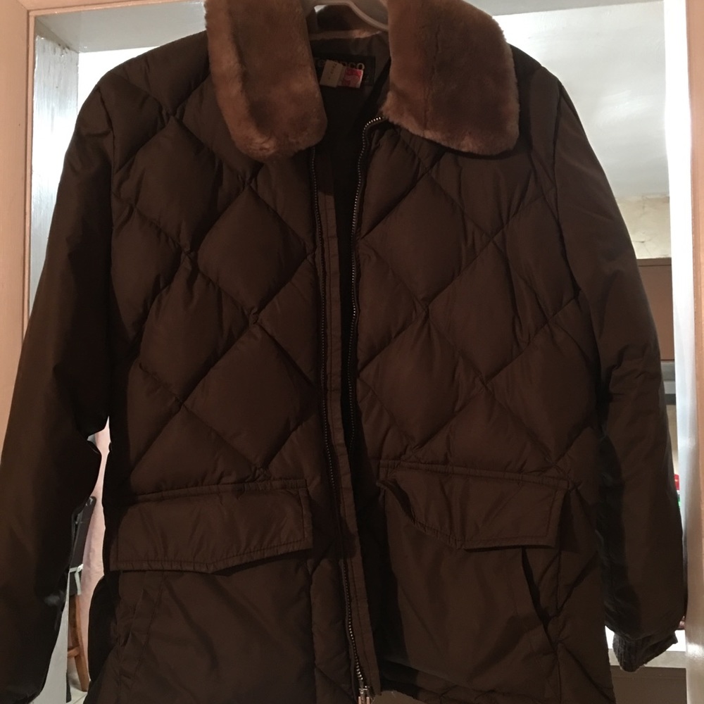 women’s coat with fur collar