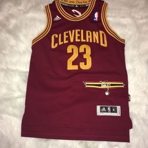 Cavs jersey with bracelet