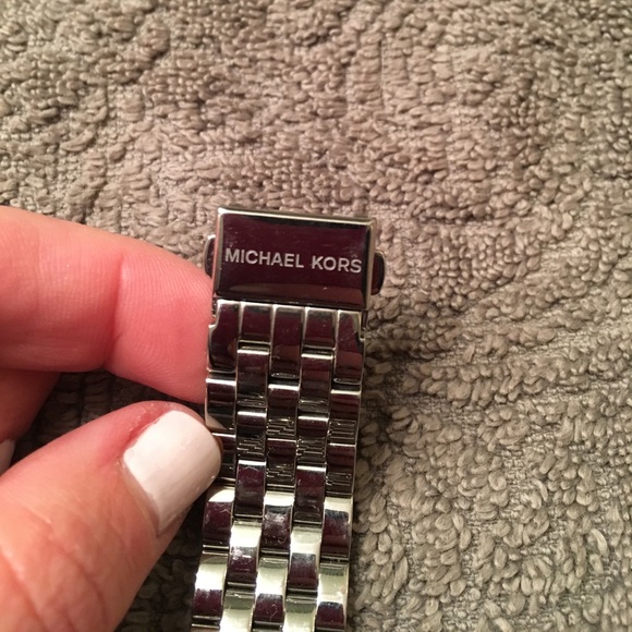 Michael Kors watch. Mother of Pearl face. - Picture 3 of 8