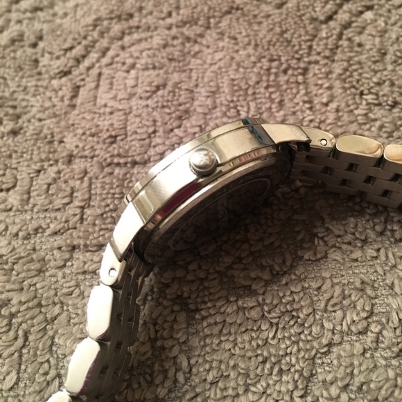 Michael Kors watch. Mother of Pearl face. - Picture 5 of 8