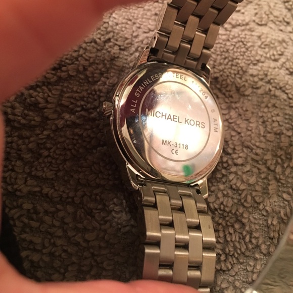 Michael Kors watch. Mother of Pearl face. - Picture 6 of 8