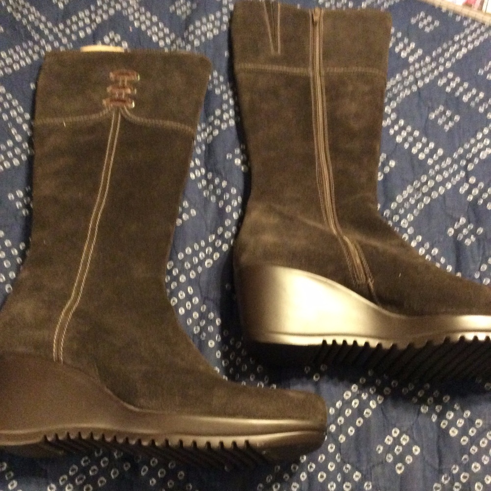 Women's La Canadienne Brown Suede Boot Size10 NWOB