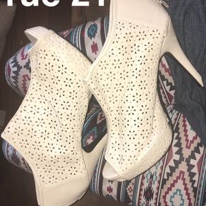 Rue 21 high heels white