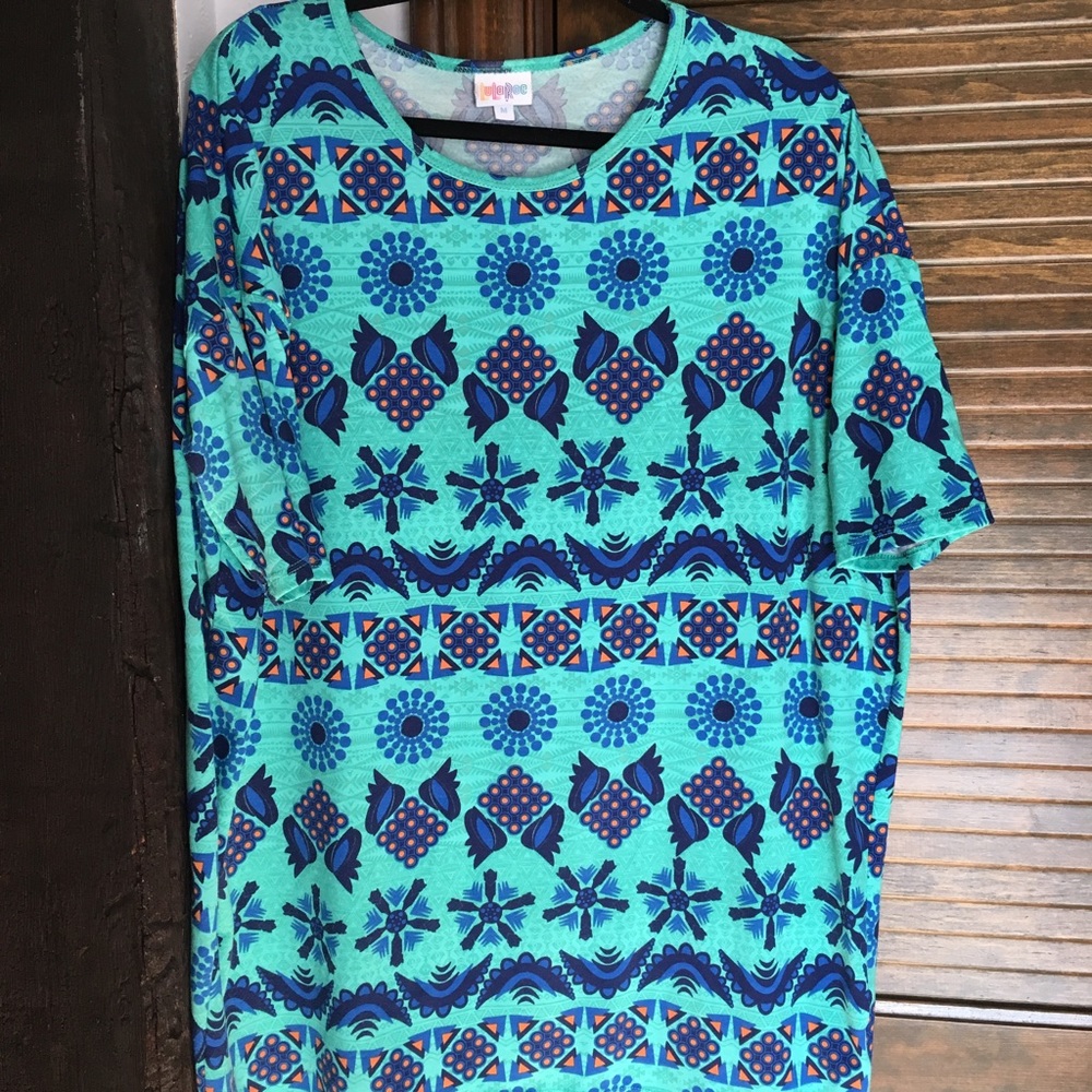 LuLaRoe Irma tunic