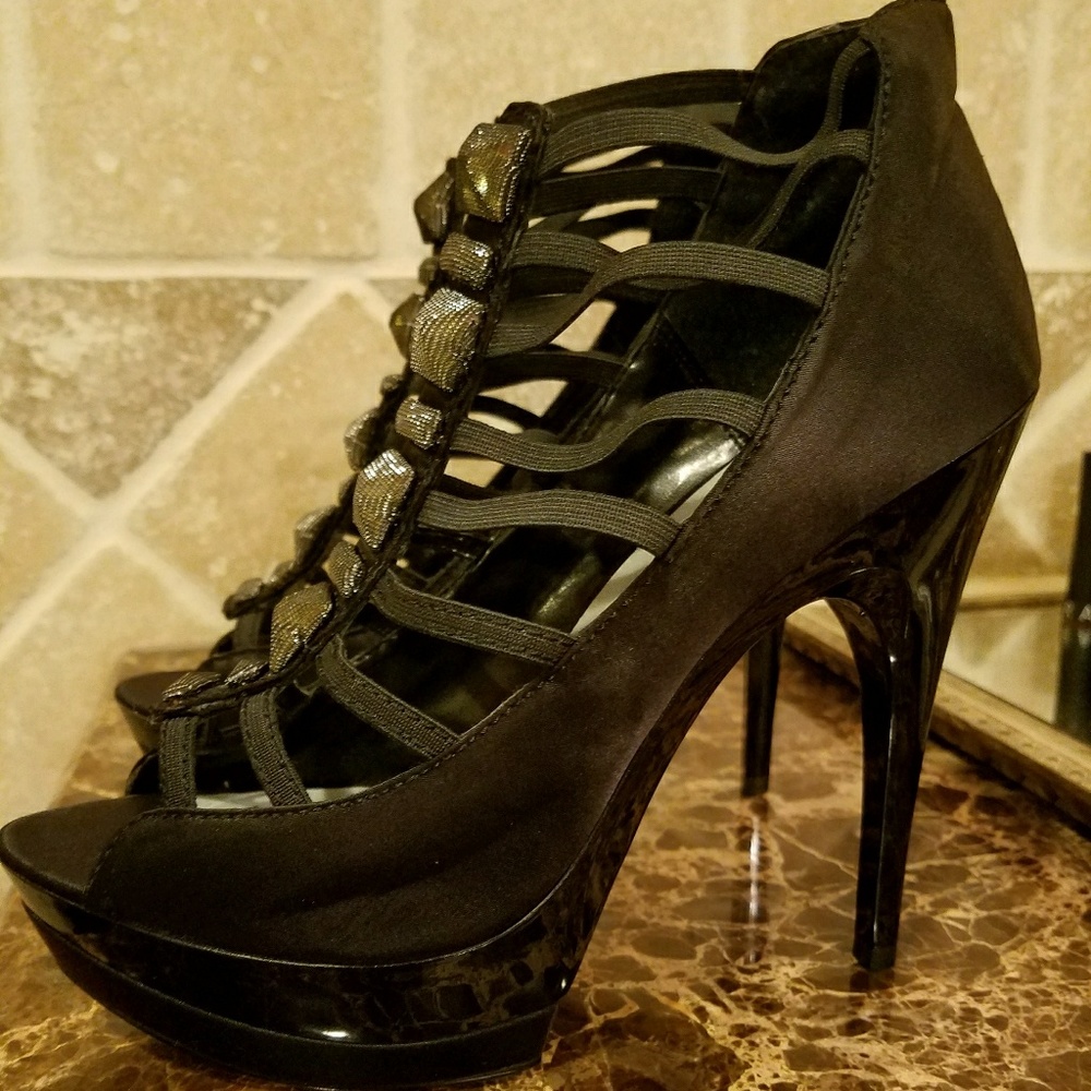 H BY HALSTON SATIN N LEATHER PEEPTOE