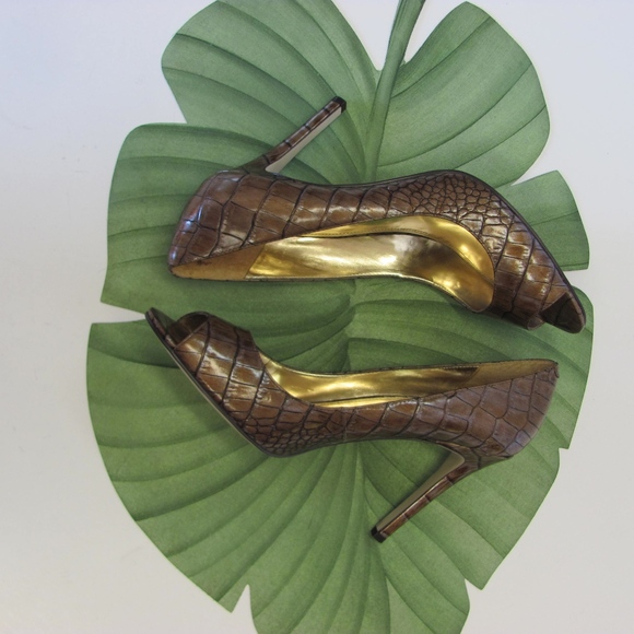 Beautiful Enzo Angiolino Heels - Picture 3 of 8