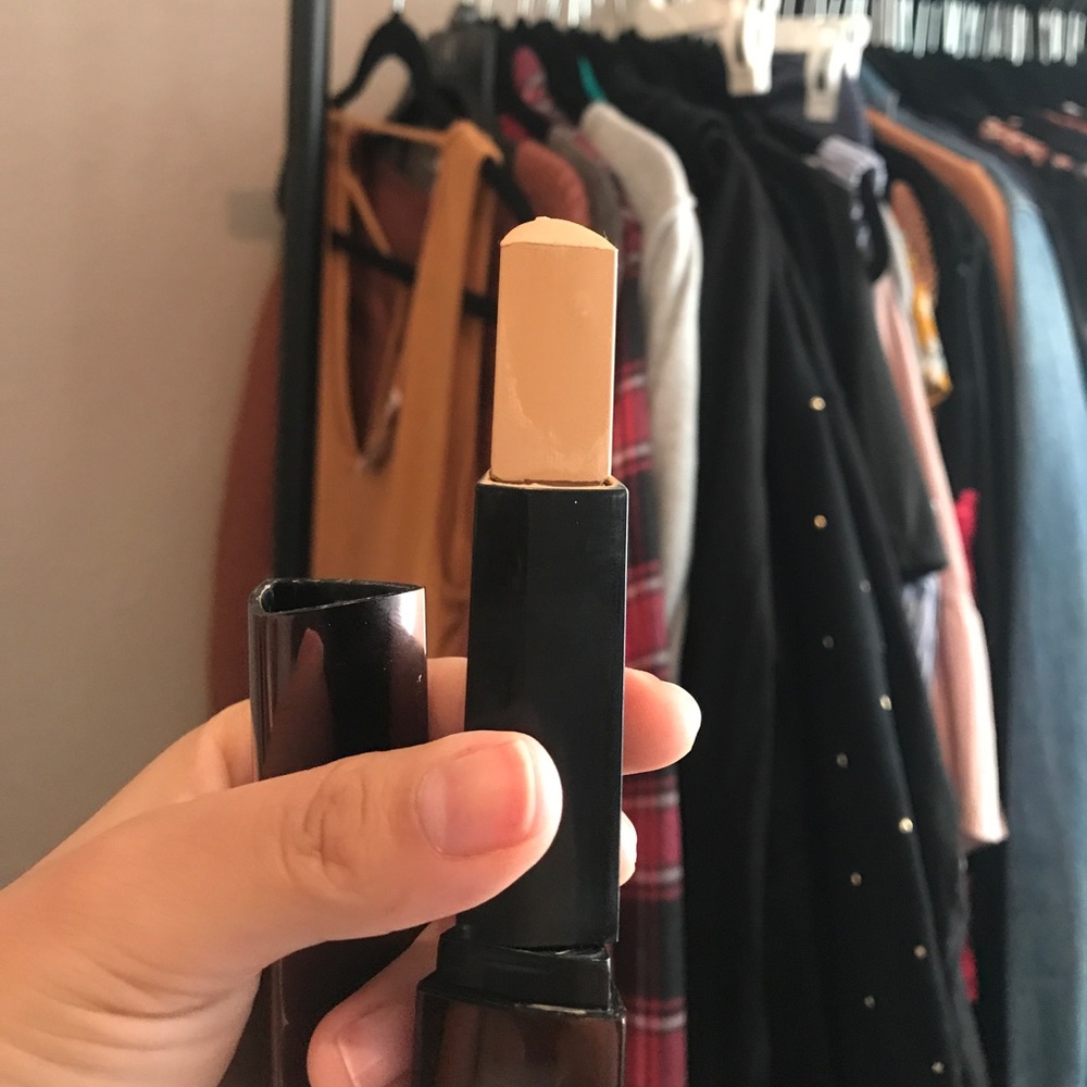 Hourglass Vanish Foundation
