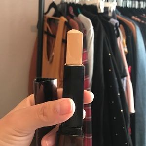 Hourglass Vanish Foundation