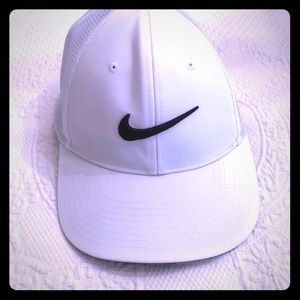 🔴SALE🔴NIKE•GOLF•white hat