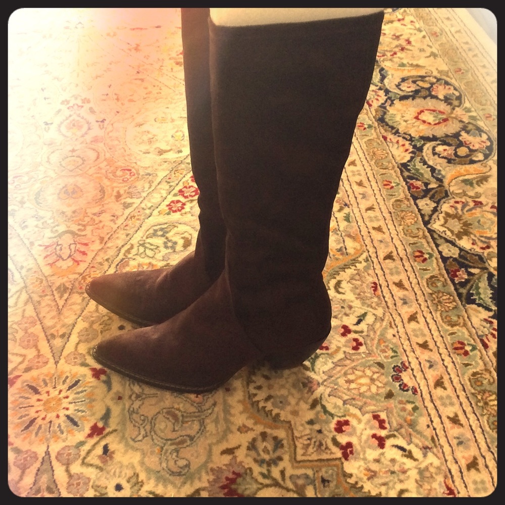 Donald Pliner brown suede boots